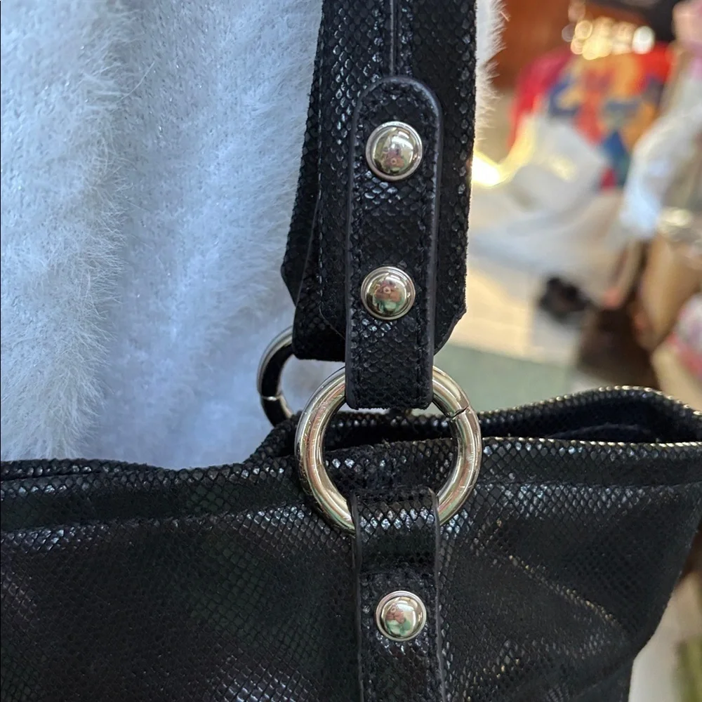 B. Makowsky  shoulder bag  soft brushed leather  black/Silvertone 2 outside pock